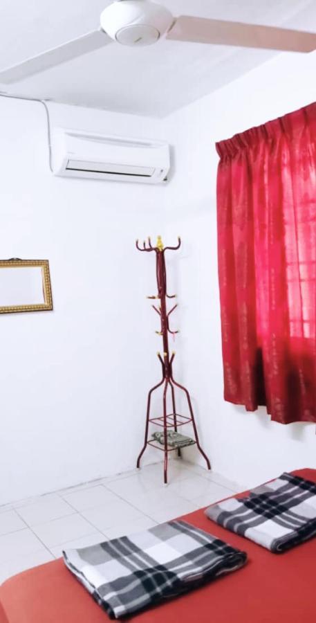 Homestay Mama Razzin Куала-Кангсар Экстерьер фото