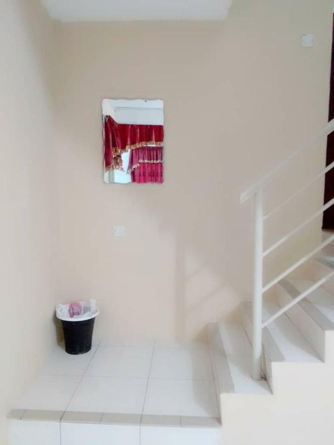 Homestay Mama Razzin Куала-Кангсар Экстерьер фото